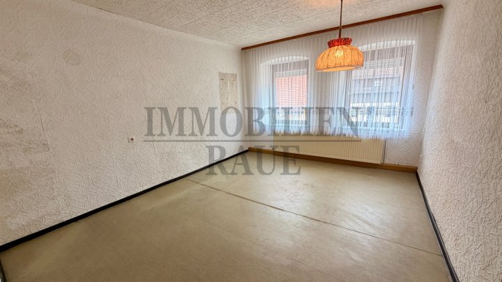 GROSSZÜGIGES 1- BIS 2-FAMILIENHAUS MIT EBENEM GRUNDSTÜCK IN ST. INGBERT - SOFORT FREI
