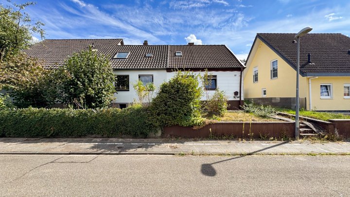 AM GALGENBERG - Renovierungsbedürftige DHH in guter Lage von Zweibrücken (Stadt)