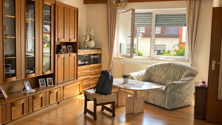 Großzügiges Reihenmittelhaus mit großer Dachterrasse - Komfortables Wohnen in Rehlingen-Siersburg
