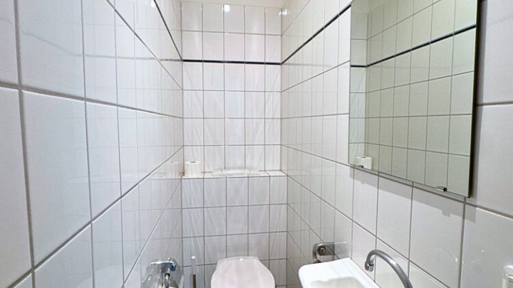 Renovierte Altbauwohnung mit Balkon in zentraler City-Lage