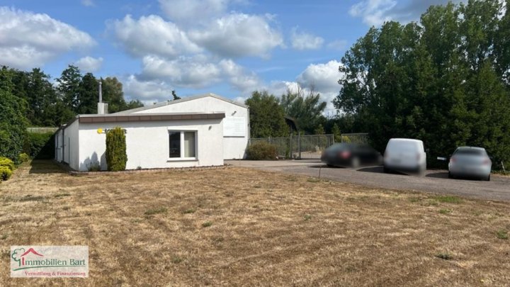 AN DER A8 ! GEWERBEBETRIEB AUF 4.070 M² GRUNDSTÜCK!
