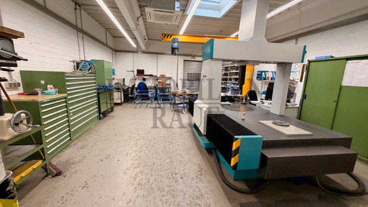 GROSSZÜGIGE GEWERBE- UND INDUSTRIELIEGENSCHAFT MIT PRODUKTIONS-, LAGER-, WERKSTATT- UND BÜROFLÄCHEN