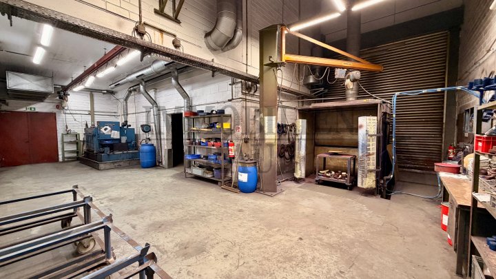 GROSSZÜGIGE GEWERBE- UND INDUSTRIELIEGENSCHAFT MIT PRODUKTIONS-, LAGER-, WERKSTATT- UND BÜROFLÄCHEN