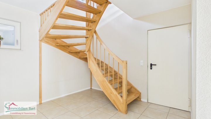 WINCHERINGEN-BILZINGEN: WOHNGLÜCK INMITTEN VON NATUR! 4 SCHLAFZIMMER / 2 BÄDER / GARAGE UND GARTEN