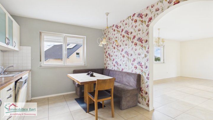 WINCHERINGEN-BILZINGEN: WOHNGLÜCK INMITTEN VON NATUR! 4 SCHLAFZIMMER / 2 BÄDER / GARAGE UND GARTEN