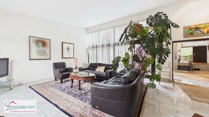 BOUS: CHARMANTES WOHNHAUS IN RUHIGER WOHNLAGE