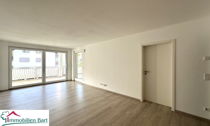 SOFORT VERFÜGBAR: MODERNE WOHNUNG MIT 21 M² GROßEN LOGGIA!