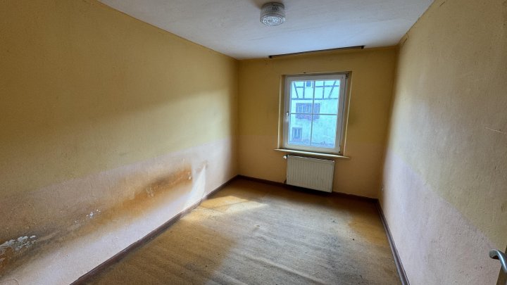 Einfamilienhaus mit Anbau und Ausbaupotenzial in Rivenich