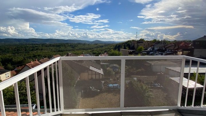 Helle, renovierte 2 ZKB Wohnung mit Balkon