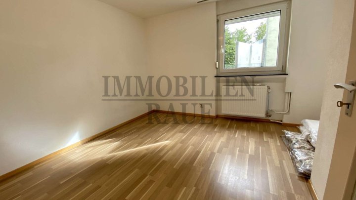 GROSSE 4 ZKB EIGENTUMSWOHNUNG MIT SÜD-WEST BALKON UND GARAGE IN DUDWEILER-SÜD - GUT VERMIETET