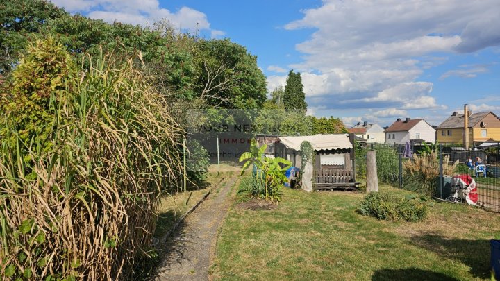 Kleine charmante Doppelhaushälfte mit großem Garten für den Handwerker in Bexbach