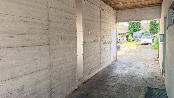 Sanierungs-Abrisshaus in einer Seitenstraße in zentraler Lage von Dudweiler
