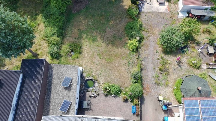 Wohnen am Waldrand – großzügiges Zweifamilienhaus in ruhiger Sackgassenlage