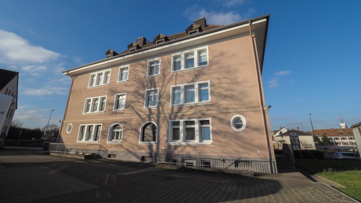AM FASANERIEBERG - Gepflegte 3-ZKB Dachgeschosswohnung mit EBK in Zweibrücken-Stadt