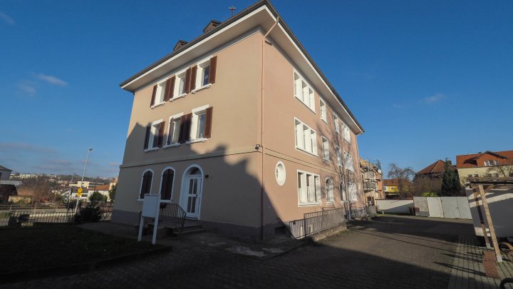AM FASANERIEBERG - Gepflegte 3-ZKB Dachgeschosswohnung mit EBK in Zweibrücken-Stadt