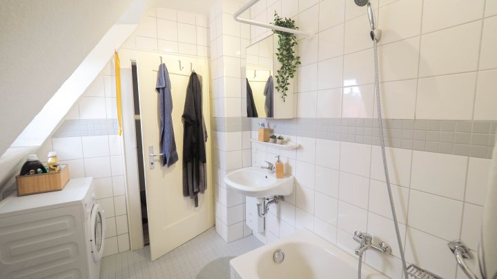 AM FASANERIEBERG - Gepflegte 3-ZKB Dachgeschosswohnung mit EBK in Zweibrücken-Stadt