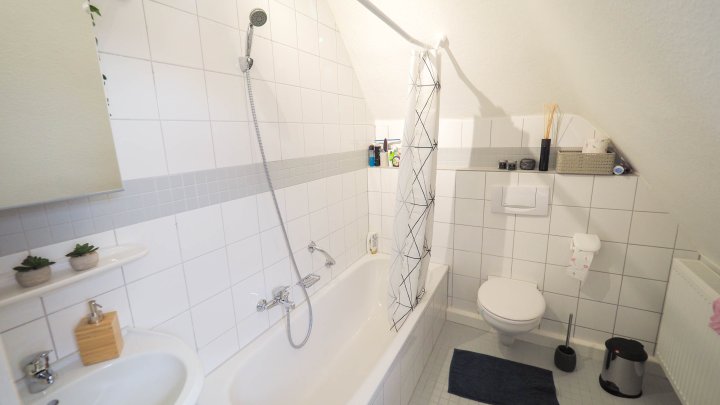 AM FASANERIEBERG - Gepflegte 3-ZKB Dachgeschosswohnung mit EBK in Zweibrücken-Stadt