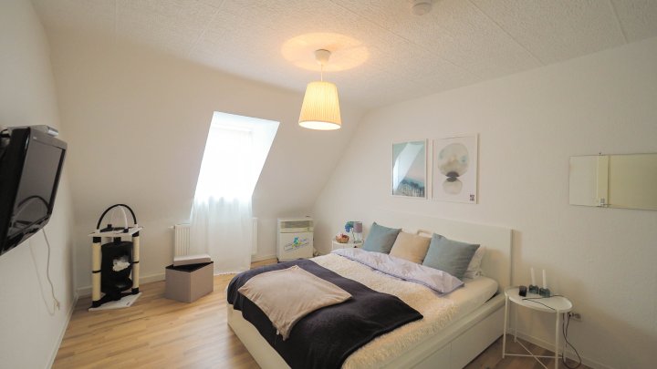 AM FASANERIEBERG - Gepflegte 3-ZKB Dachgeschosswohnung mit EBK in Zweibrücken-Stadt