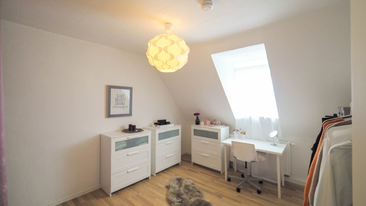 AM FASANERIEBERG - Gepflegte 3-ZKB Dachgeschosswohnung mit EBK in Zweibrücken-Stadt