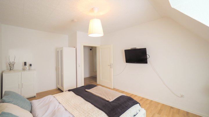 AM FASANERIEBERG - Gepflegte 3-ZKB Dachgeschosswohnung mit EBK in Zweibrücken-Stadt