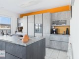 Küche mit Zugang zum Balkon