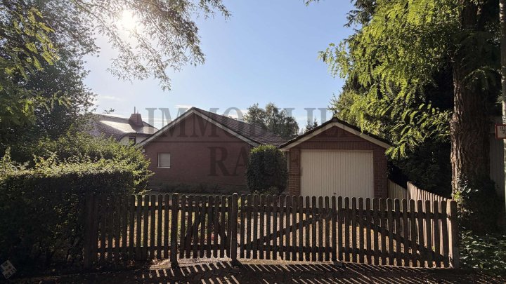 EIN ZUHAUSE FÜR DIE FAMILIE – FREISTEHENDES 1 FAM.-HAUS MIT GARTEN, TERRASSE UND GARAGE IN NEUWEILER
