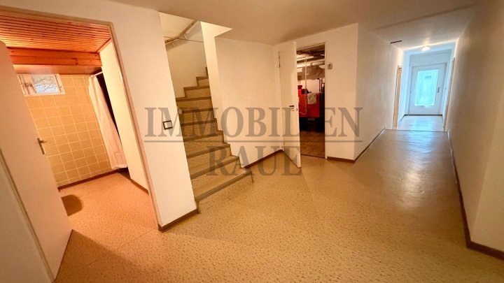 EIN ZUHAUSE FÜR DIE FAMILIE – FREISTEHENDES 1 FAM.-HAUS MIT GARTEN, TERRASSE UND GARAGE IN NEUWEILER