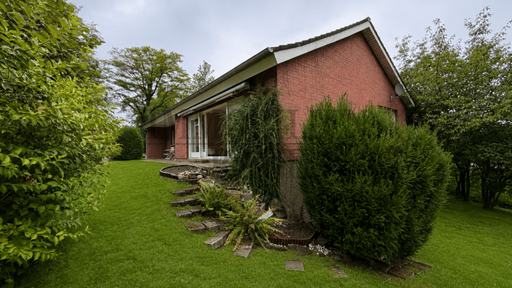 EIN ZUHAUSE FÜR DIE FAMILIE – FREISTEHENDES 1 FAM.-HAUS MIT GARTEN, TERRASSE UND GARAGE IN NEUWEILER
