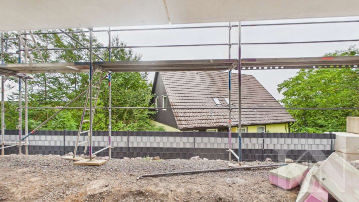 Wohnen mit Weitblick. Neubau Gartenwohnung in besonderer Hanglage von Spiesen-Elversberg