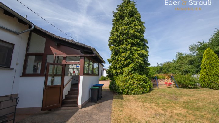 Mehr Platz, als man auf den ersten Blick vermutet – freistehender Bungalow in Ensdorf