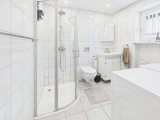 Bad mit Dusche EG
