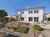 Rückansicht mit Garten und Terrasse