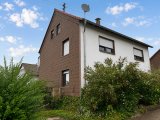 Seitenansicht mit Stellplatz