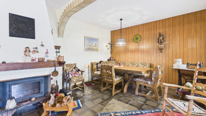 Einfamilienhaus mit viel Platz für Neugestaltung