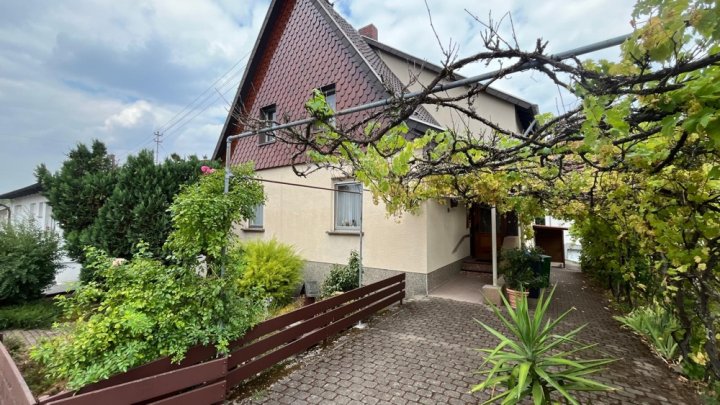 Einfamilienhaus mit viel Platz für Neugestaltung