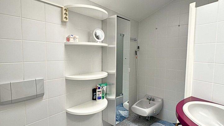 Hochwertig modernisiertes freistehendes Villenanwesen in schöner Lage