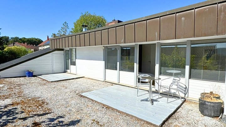 Hochwertig modernisiertes freistehendes Villenanwesen in schöner Lage
