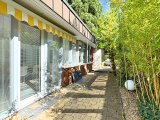 Seitliche Terrasse