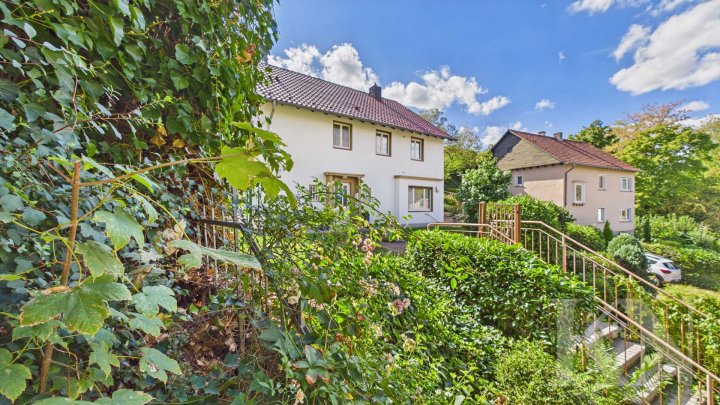 Großzügiges Ein- bis Zweifamilienhaus in Saarbrücker Top-Lage