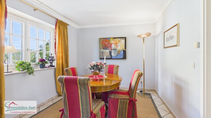 CHARMANTES, IN FRANZÖSISCHEM LANDHAUSSTIL ERRICHTETES WOHNHAUS IN EINZIGARTIGER WOHNLAGE