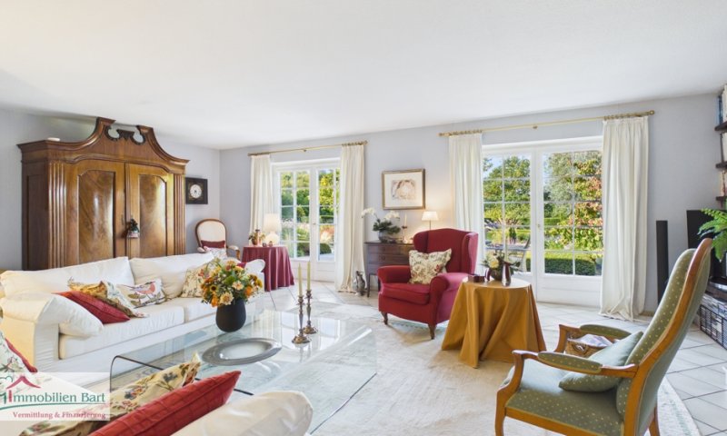 CHARMANTES, IN FRANZÖSISCHEM LANDHAUSSTIL ERRICHTETES WOHNHAUS IN EINZIGARTIGER WOHNLAGE