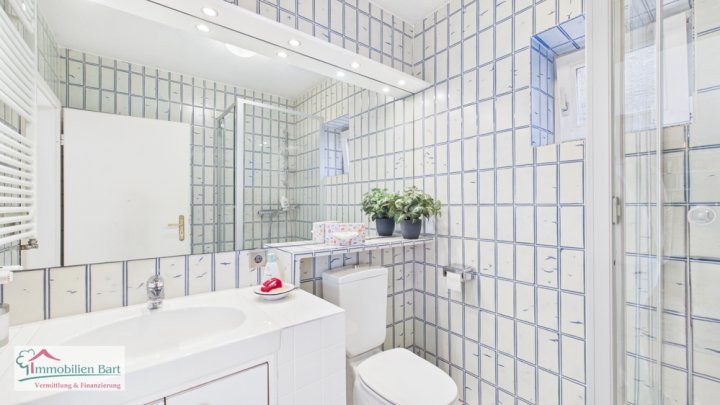 CHARMANTES, IN FRANZÖSISCHEM LANDHAUSSTIL ERRICHTETES WOHNHAUS IN EINZIGARTIGER WOHNLAGE