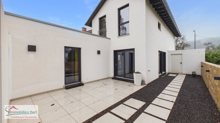 SAARBURG/SERRIG: EXTRAVAGANTES, NEUES WOHNHAUS AN MAXIMAL 2 PERSONEN ZU VERMIETEN!