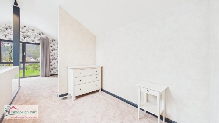 SAARBURG/SERRIG: EXTRAVAGANTES, NEUES WOHNHAUS AN MAXIMAL 2 PERSONEN ZU VERMIETEN!