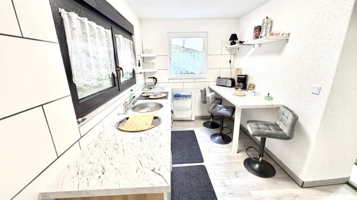 Wohnhaus mit 2 Wohneinheiten auf attraktivem Grundstück -Potenzial zur Neubebauung