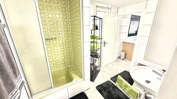 Wohnhaus mit 2 Wohneinheiten auf attraktivem Grundstück -Potenzial zur Neubebauung