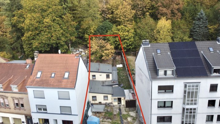 Wohnhaus mit 2 Wohneinheiten auf attraktivem Grundstück -Potenzial zur Neubebauung