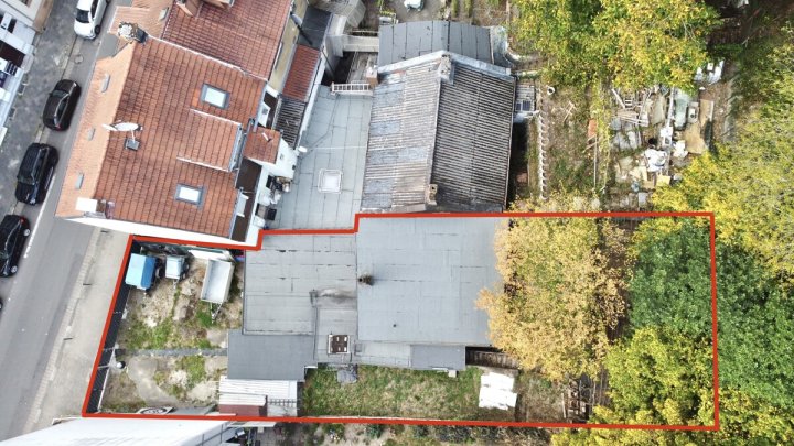 Wohnhaus mit 2 Wohneinheiten auf attraktivem Grundstück -Potenzial zur Neubebauung