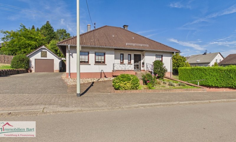 GRENZNÄHE ZU LUXEMBURG: IDYLLISCH GELEGENER BUNGALOW MIT GARAGE UND GARTEN!