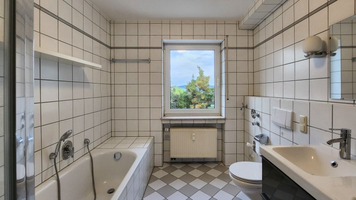 3-Zimmer-Gartenwohnung mit Balkon, Terrasse, Fernblick und Garage